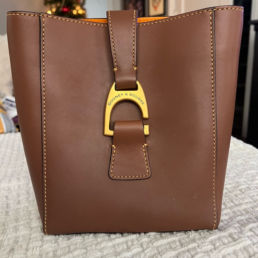 Dooney & Bourke Emerson
Michaela Crossbody